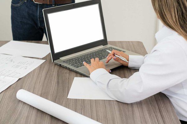 What strategies can UK pediatric allergists use to manage severe allergic reactions in children?